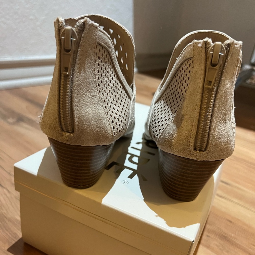 Maurice’s Booties - Picture 4 of 8